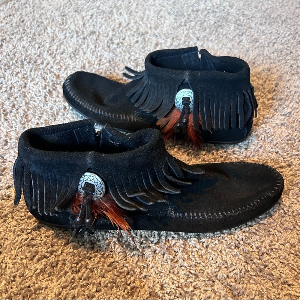 Minnetonka zip up booty, like new Size 11 W